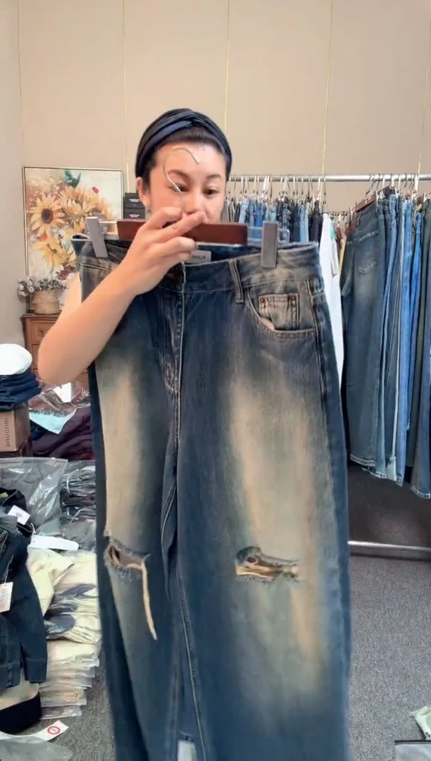 943