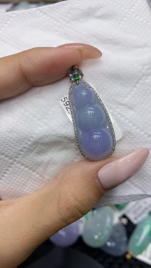 颈饰18K金镶嵌翡翠111111111111