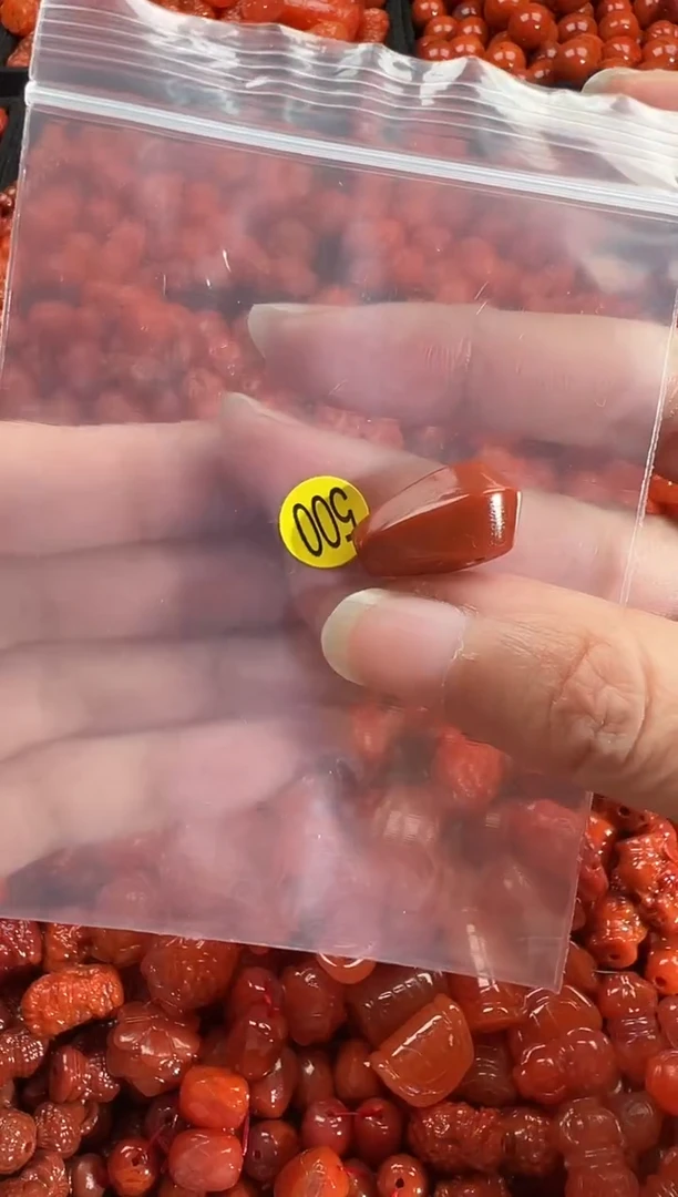 颈饰未镶嵌南红玛瑙1