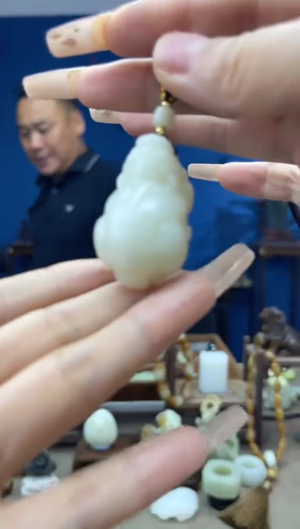 和田玉未镶嵌颈饰1