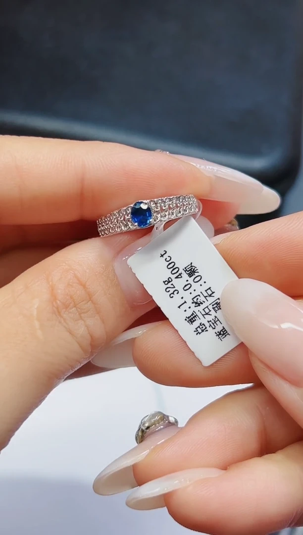 蓝宝石戒指18K金镶嵌·