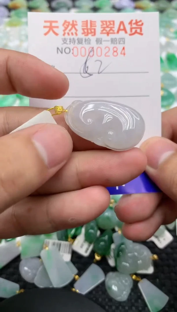 翡翠18K金镶嵌颈饰111111111111