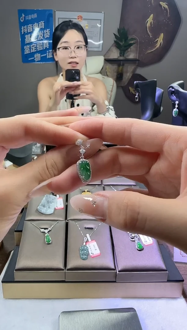 翡翠未镶嵌耳饰纯天然翡翠A货，省级鉴定，一物一证