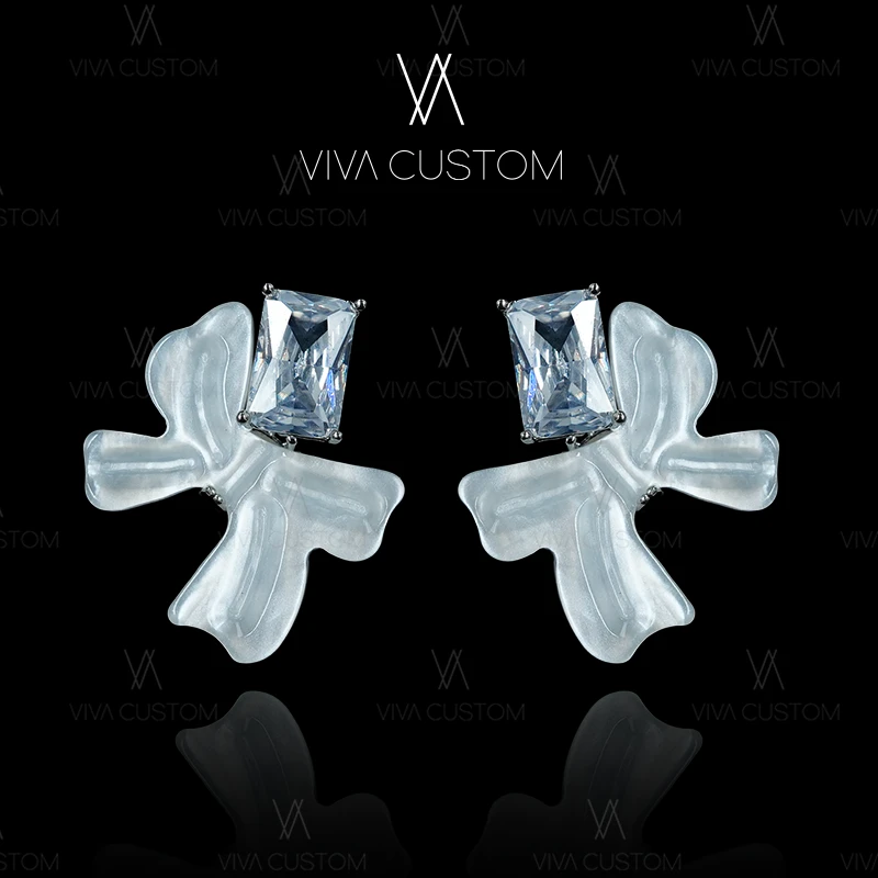 铜合金合成锆石耳饰 （小众设计系列）简约设计感透亮蝴蝶结耳钉