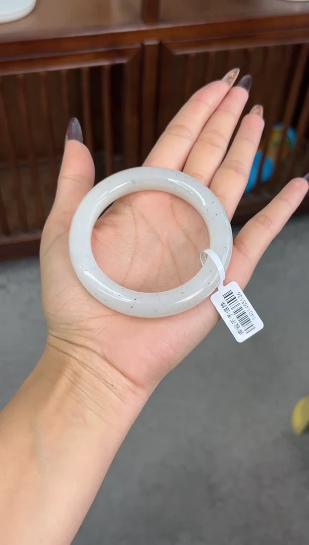 未镶嵌手镯和田玉桃****水黑山微色差56+Mm