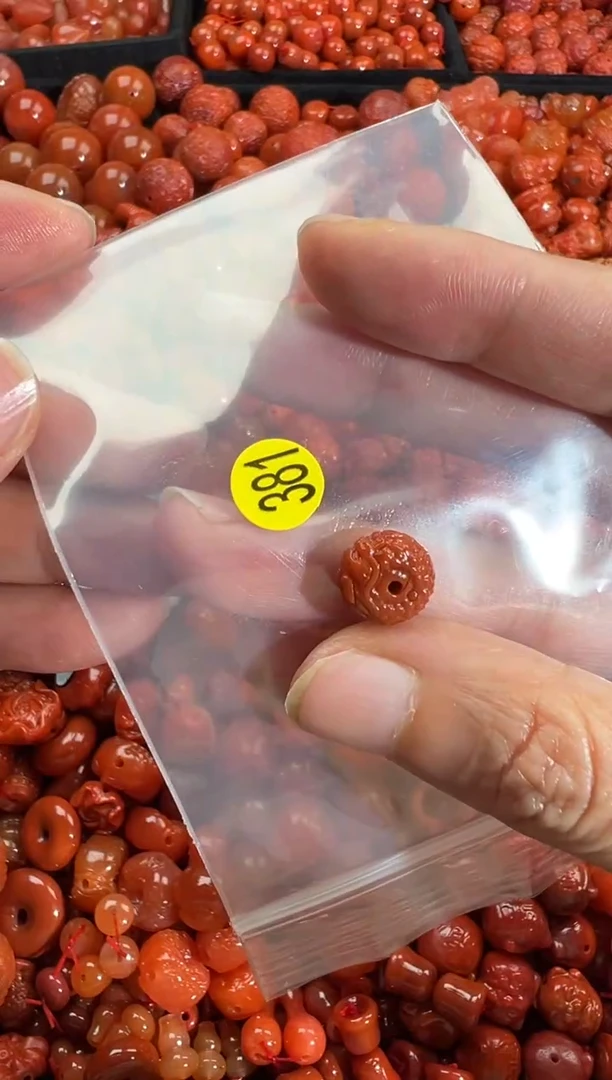 南红玛瑙未镶嵌颈饰1