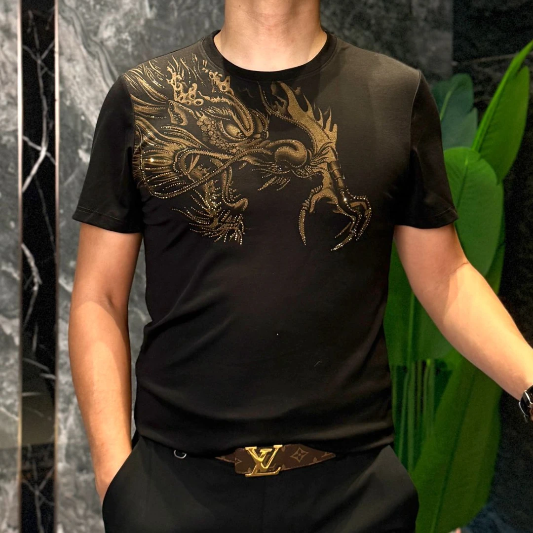 2025龙头男士短袖时尚轻奢休闲圆领烫钻印花薄款时尚潮流