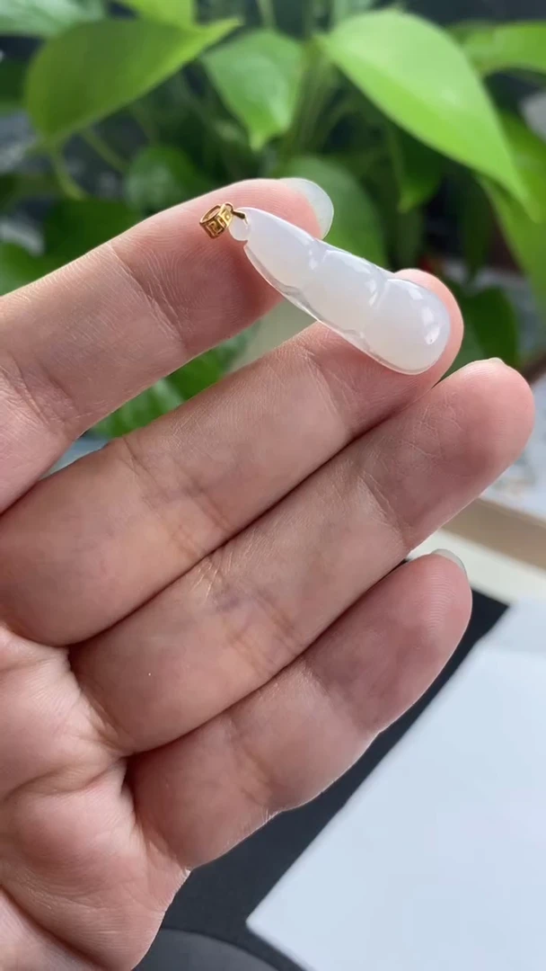 【闪购商品】翡翠挂件18K金镶嵌豆子