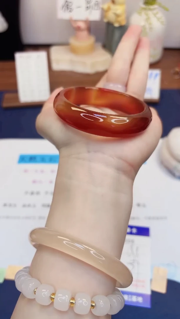 【闪购商品】石英质玉手镯未镶嵌6-玛瑙-圈口57