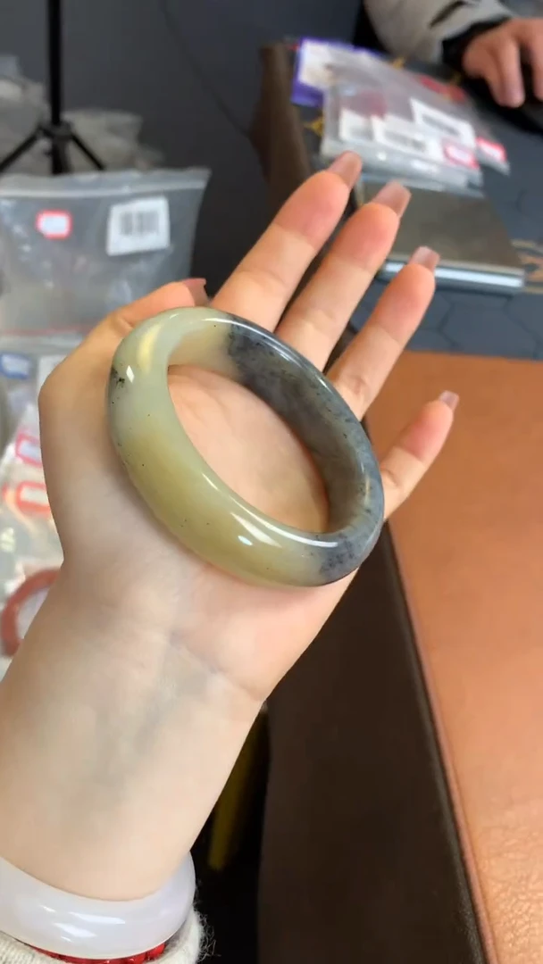 【闪购商品】和田玉手镯未镶嵌糖青花手镯55