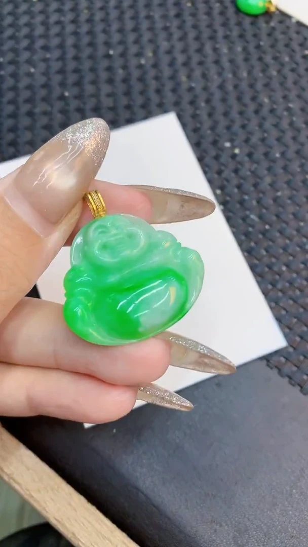 颈饰18K金镶嵌翡翠1