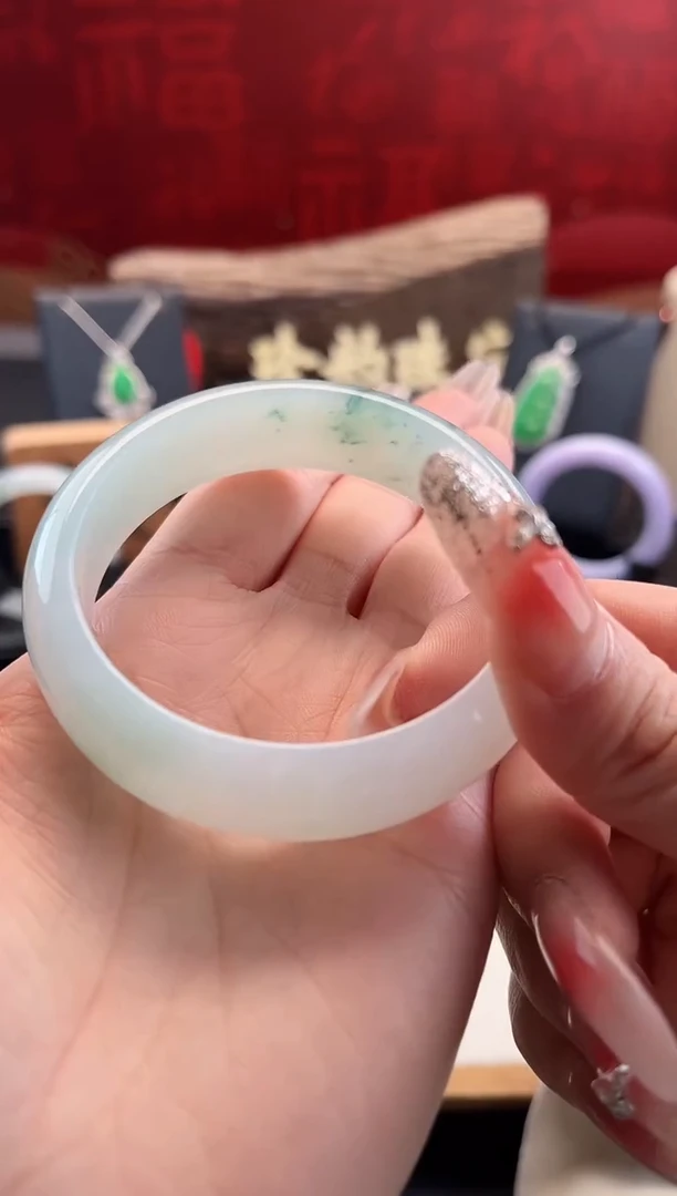 翡翠手镯未镶嵌手镯