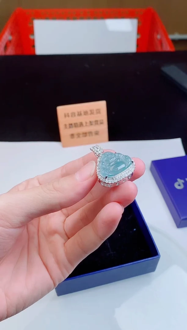 颈饰未镶嵌翡翠   ·
