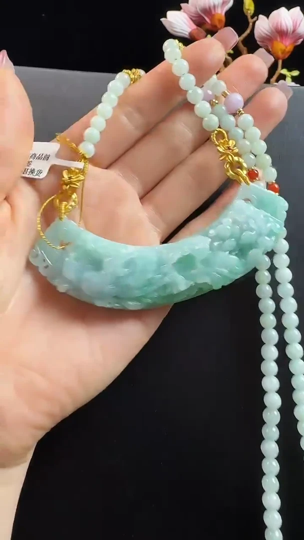 颈饰未镶嵌翡翠弯弯·