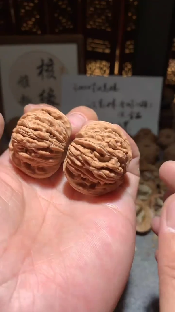 文玩核桃把件【核缘雅趣】39左右汉高楼，同尺寸随机发