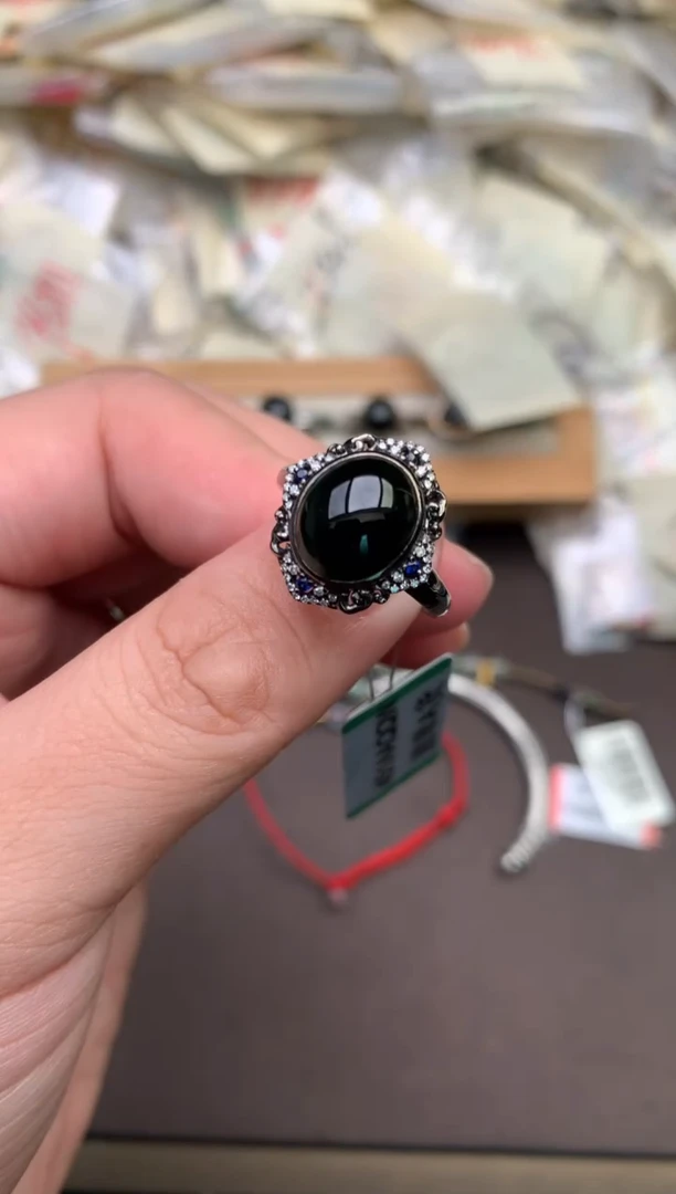 翡翠挂件18K金镶嵌 —
