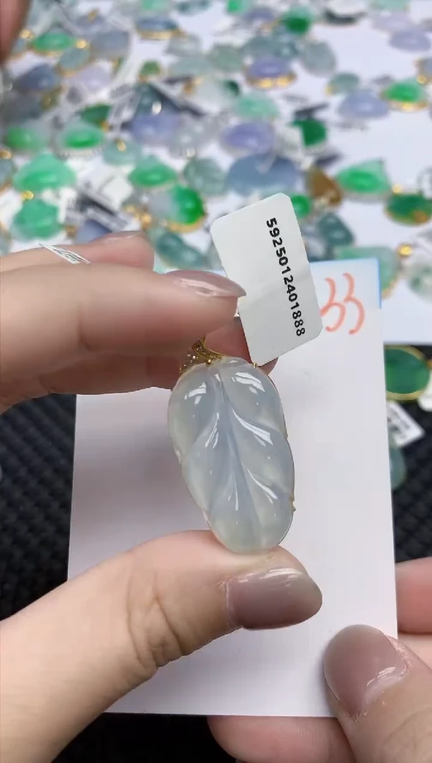 【闪购商品】翡翠颈饰18K金镶嵌天然翡翠A货