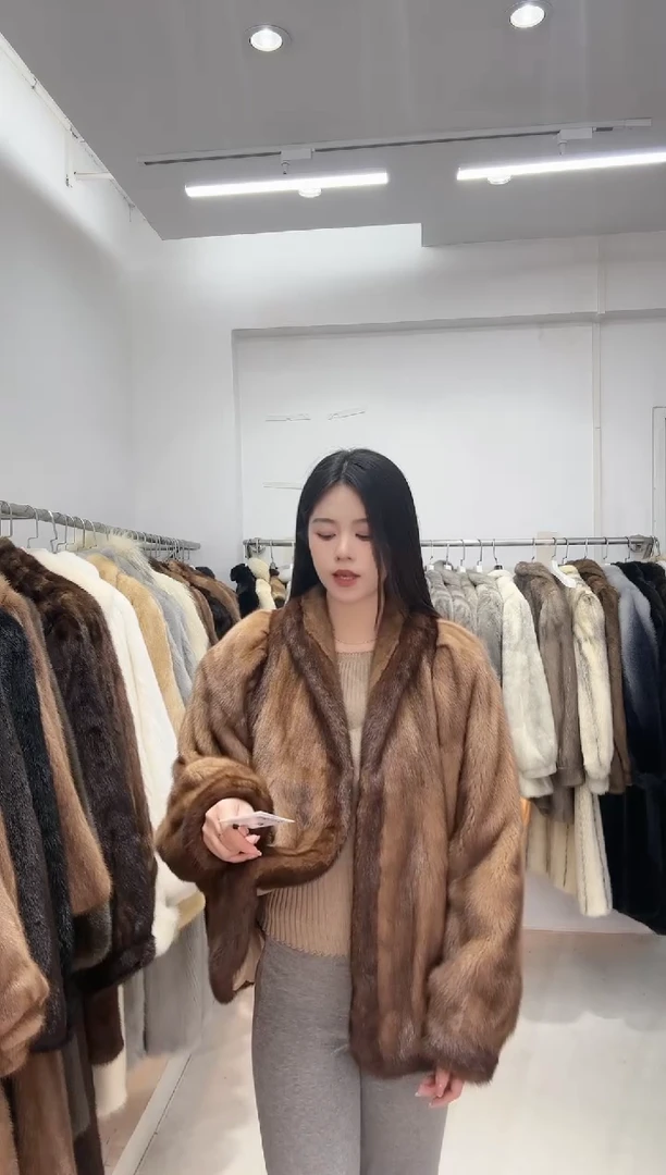 小橙子皮草直播间
