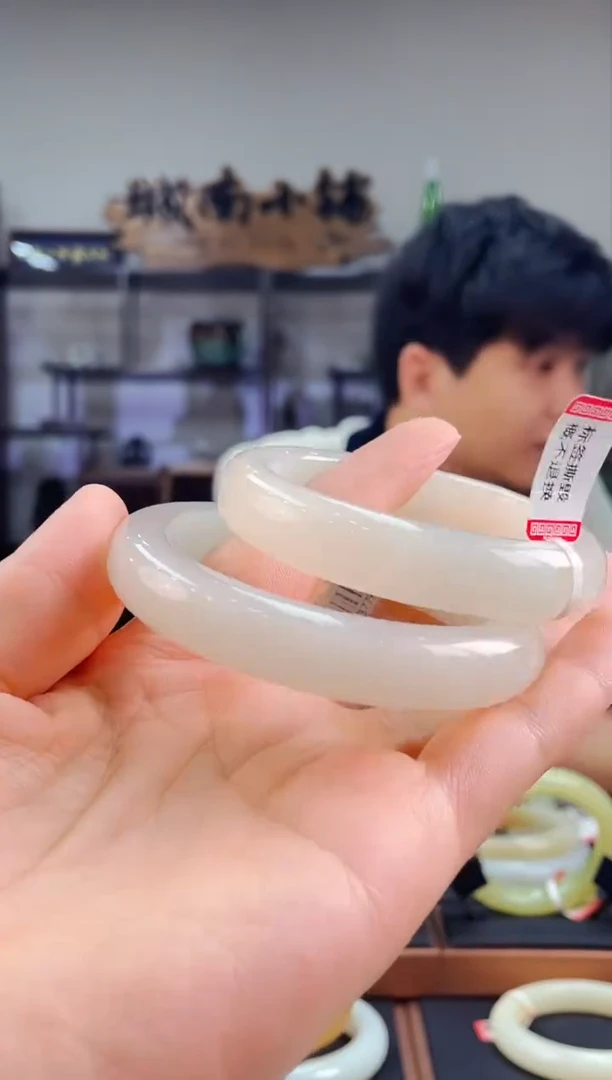 和田玉手镯未镶嵌藕粉53,57多样性发一