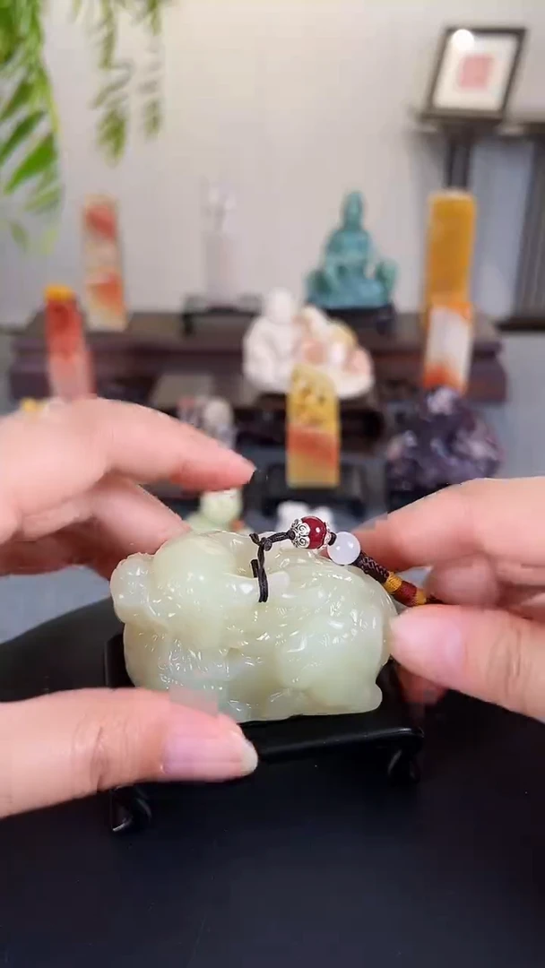 寿山石印石云南麒麟手把件