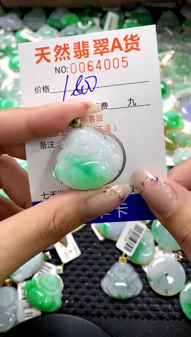 翡翠18K金镶嵌颈饰1111111111111111