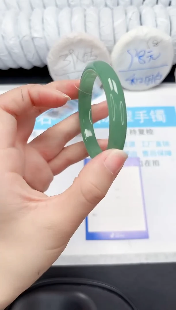 【闪购商品】石英质玉手镯未镶嵌75-54.5