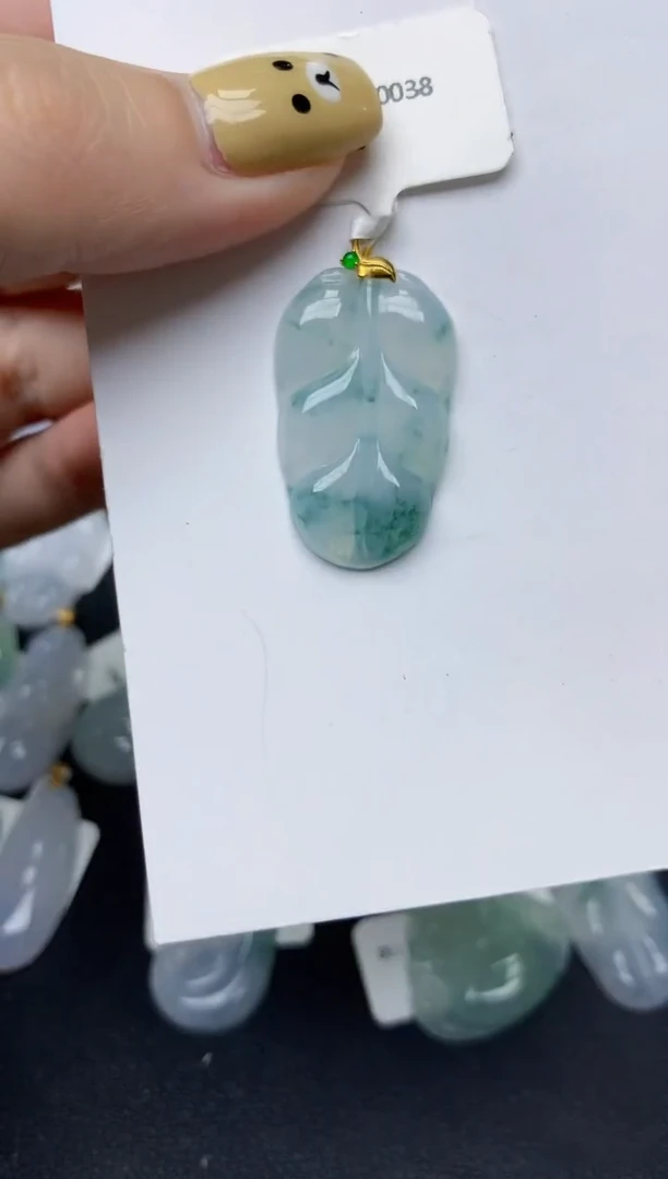翡翠18K金镶嵌颈饰天然翡翠A货