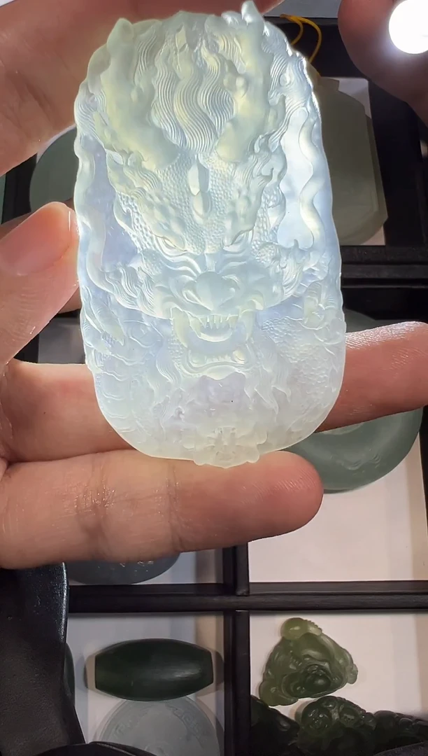 未镶嵌定制翡翠龙牌