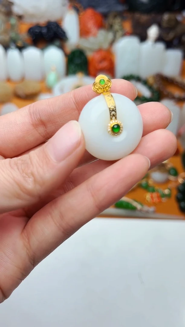 【闪购商品】和田玉颈饰18K金镶嵌平安扣