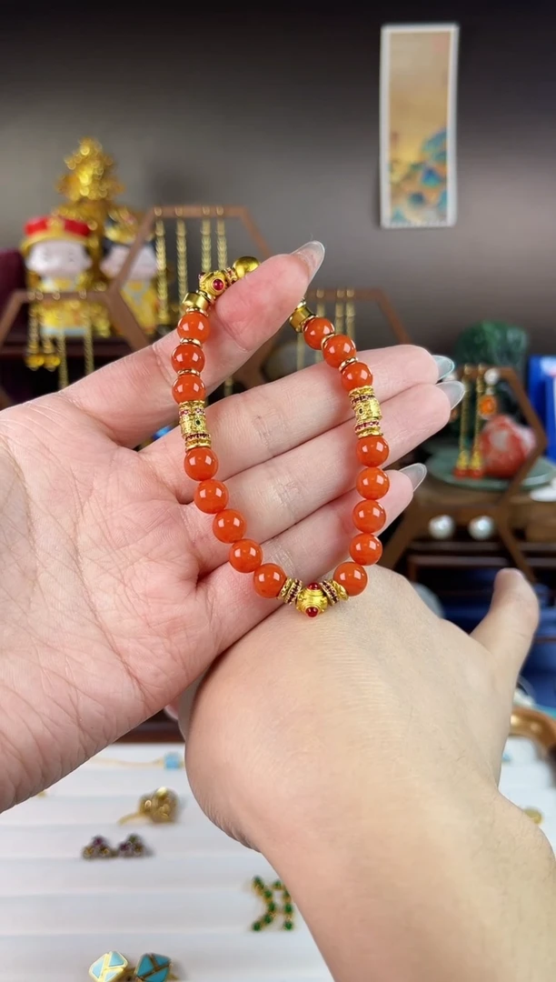 Y*，红色珐琅设计师款