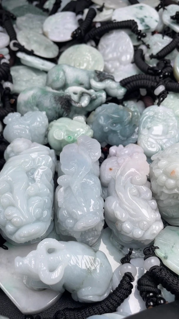 翡翠未镶嵌吊坠(不含链)1