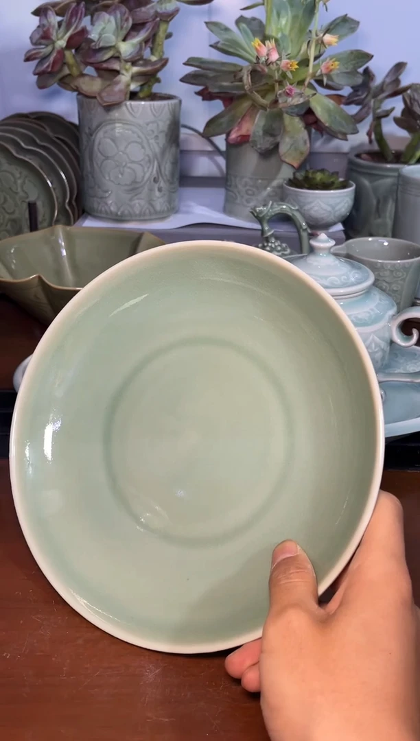 瓷瑕疵青釉素面盘1哥