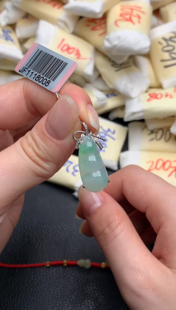 18K金镶嵌挂件翡翠1