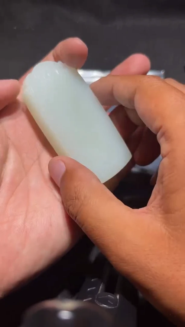 未镶嵌和田玉（糖玉）挂件和田玉