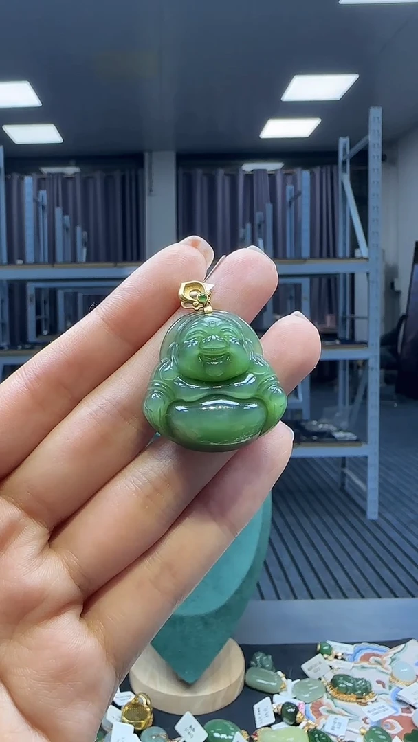 18K金镶嵌和田玉挂件1