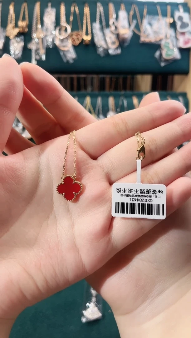 18K金镶嵌颈饰玛瑙/玉髓18K金镶嵌 K黄四草