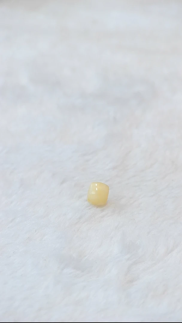 未镶嵌蜜蜡裸石俄料微瑕8.3MM