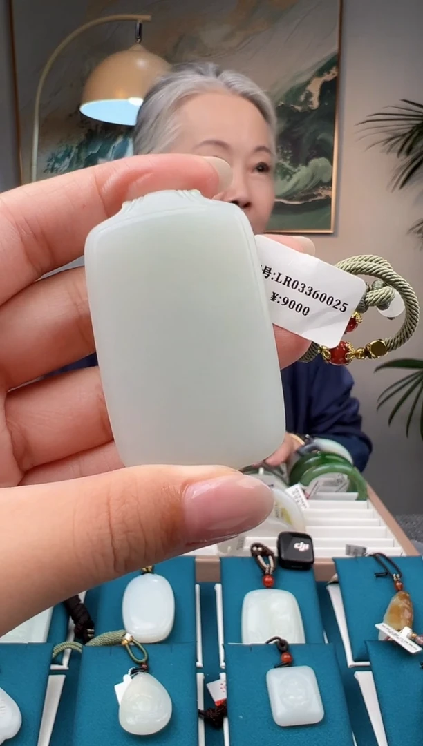 未镶嵌手镯和田玉LR  吊坠