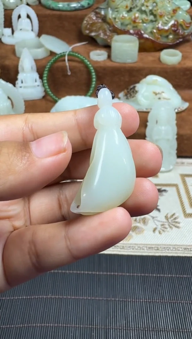 颈饰未镶嵌翡翠1