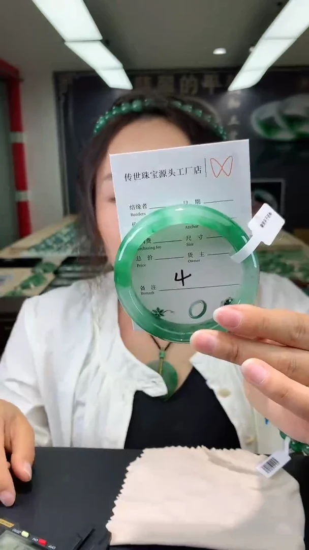 【闪购商品】石英质玉手镯未镶嵌58