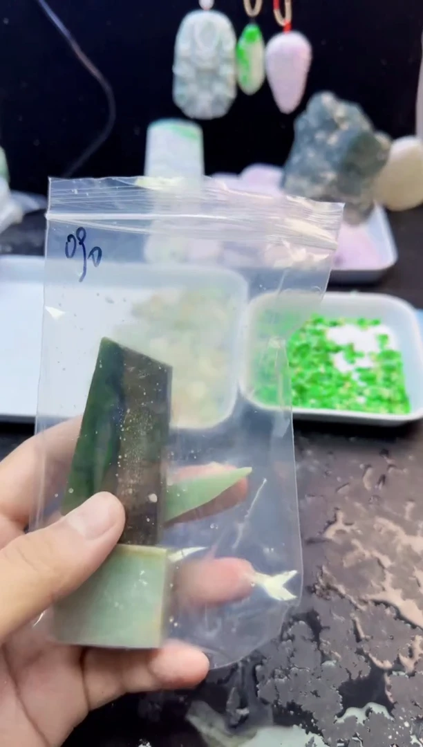 翡翠未镶嵌颈饰留*090天然A货翡翠