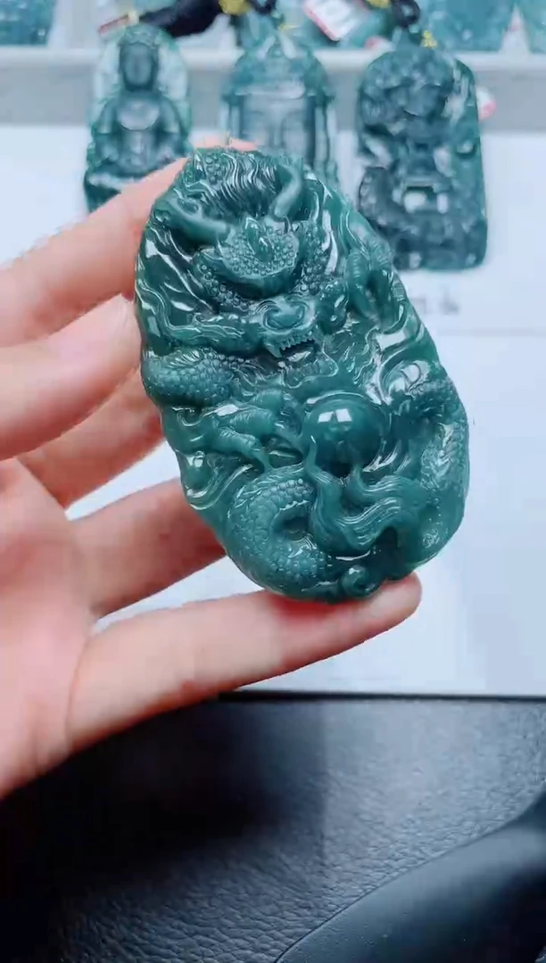 颈饰未镶嵌翡翠