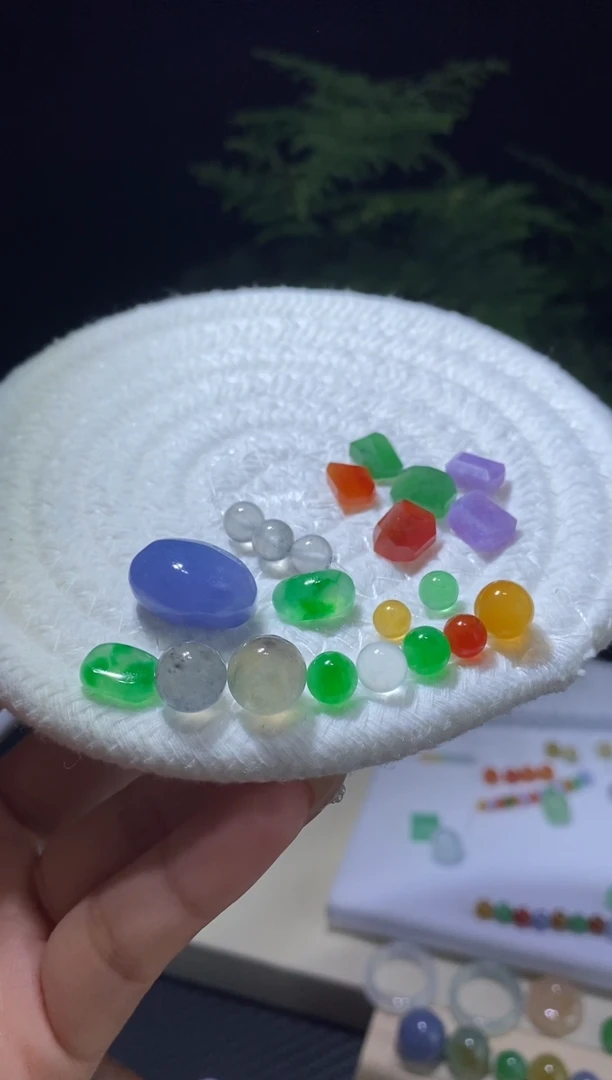 未镶嵌定制翡翠每个价格不一样，欢迎咨询主播