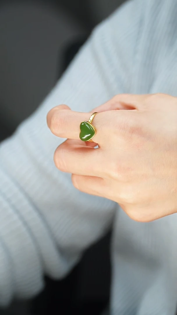 18K金镶嵌戒指和田玉1