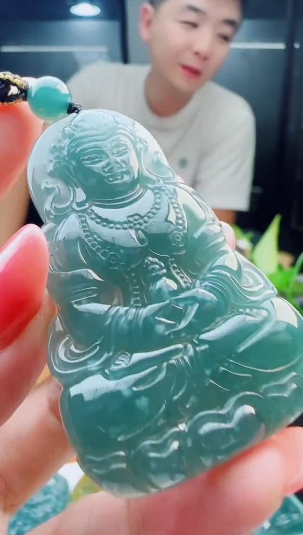 翡翠未镶嵌颈饰多样性发货其中一件