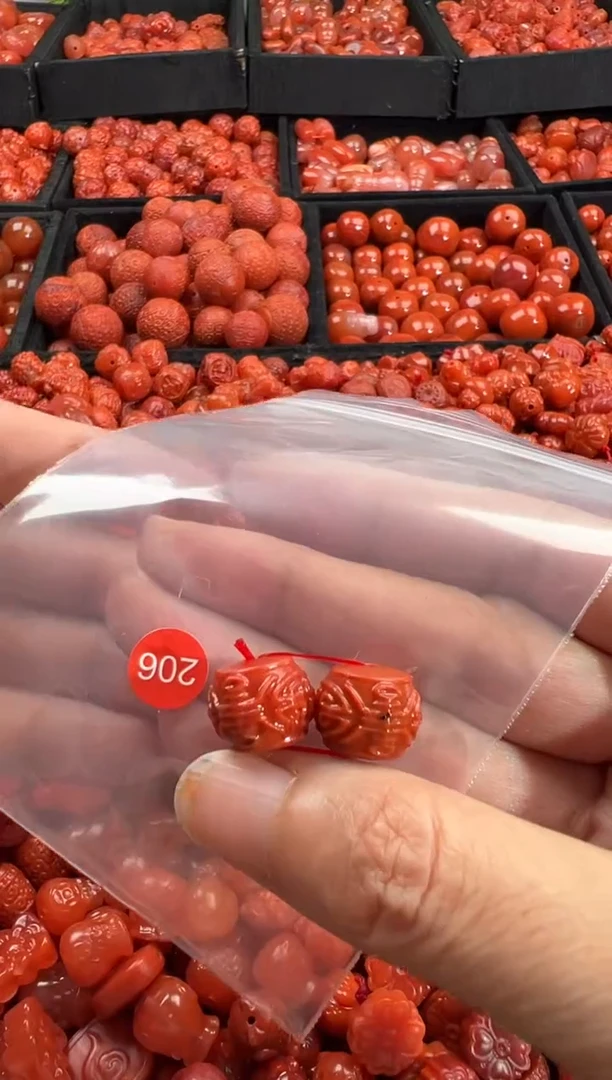 南红玛瑙未镶嵌颈饰1
