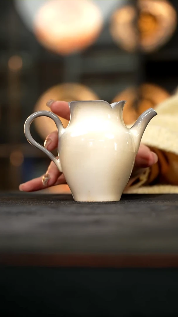 银口银灰色花行公道壶150ml