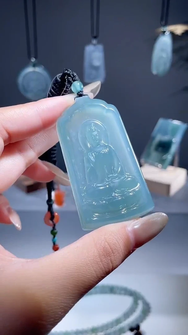 颈饰未镶嵌翡翠观音