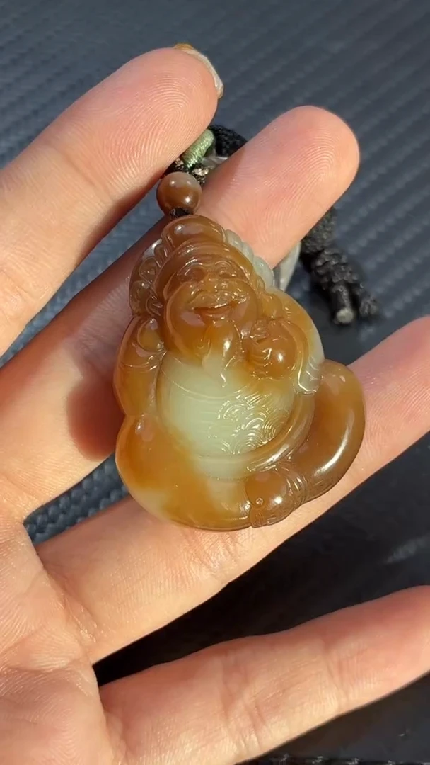 颈饰未镶嵌和田玉（糖玉）若羌李保国矿糖白财神吊坠微色差 约28g