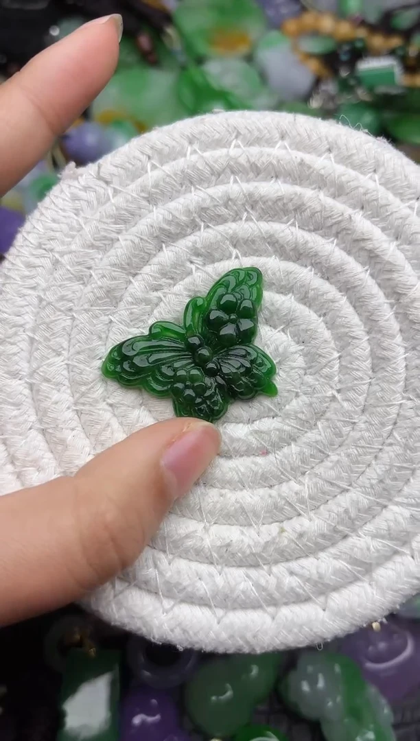 颈饰未镶嵌翡翠缅甸翡翠吊坠